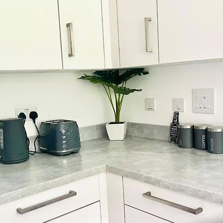 Ashford Retreat - Luxury Home With Double Parking Bagian luar foto