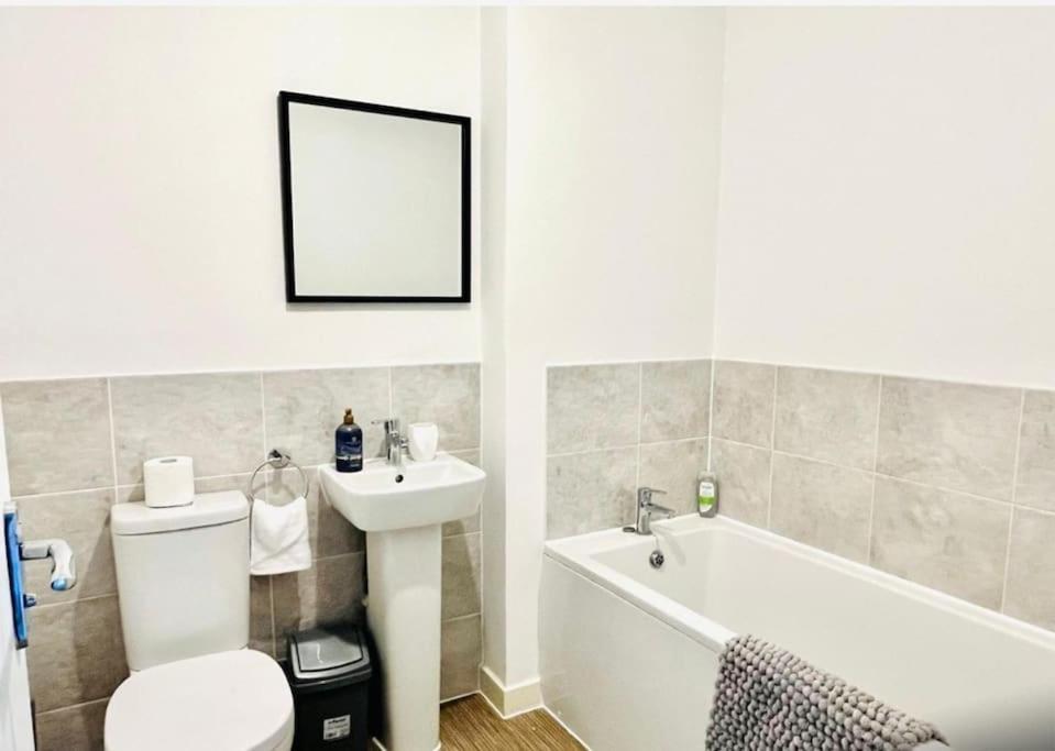 Ashford Retreat - Luxury Home With Double Parking Bagian luar foto