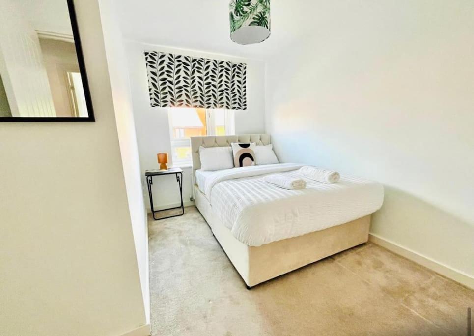 Ashford Retreat - Luxury Home With Double Parking Bagian luar foto